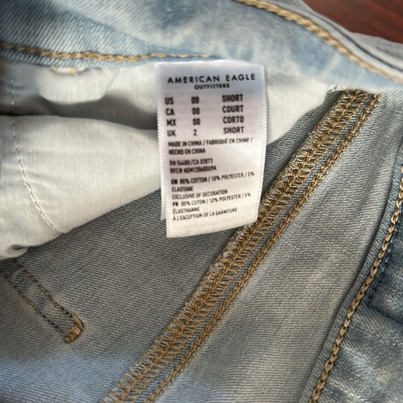 American Eagle light jeans. Size 00 short. Next level stretch. - Picture 3 of 6